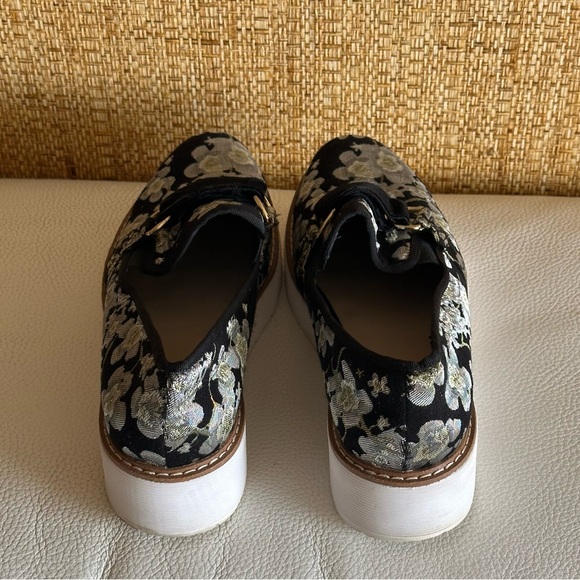 Zara Shoes made of shiny brocade with a pattern and white soles.Size 40 (fit 39) - Picture 12 of 13